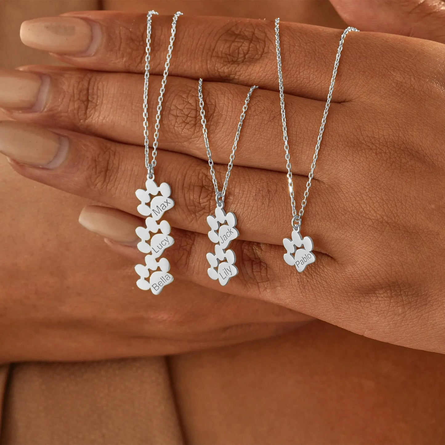 Personalized necklace with name and paw NostalgiaJewels